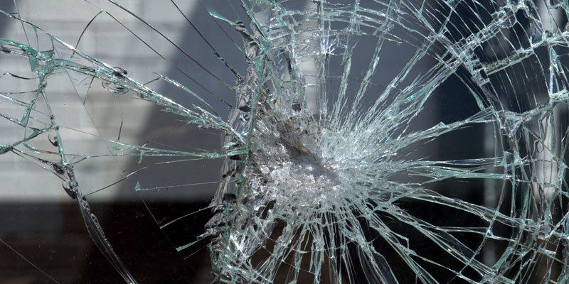 玻璃防爆、防炸、防自爆方法